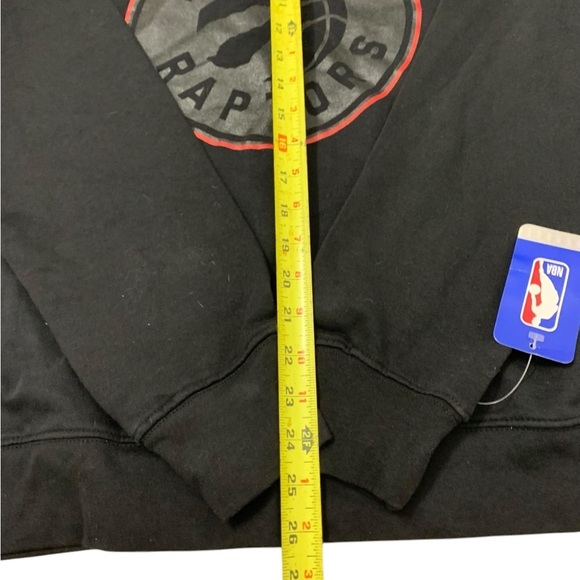 NBA Raptors Sweatshirt crewneck spell out Medium - Picture 2 of 4